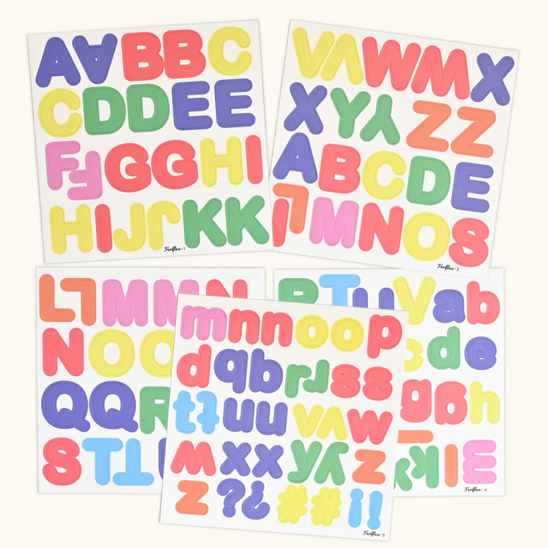 Lettres magnétiques multicolores s'adaptent à tous supports aimantés.